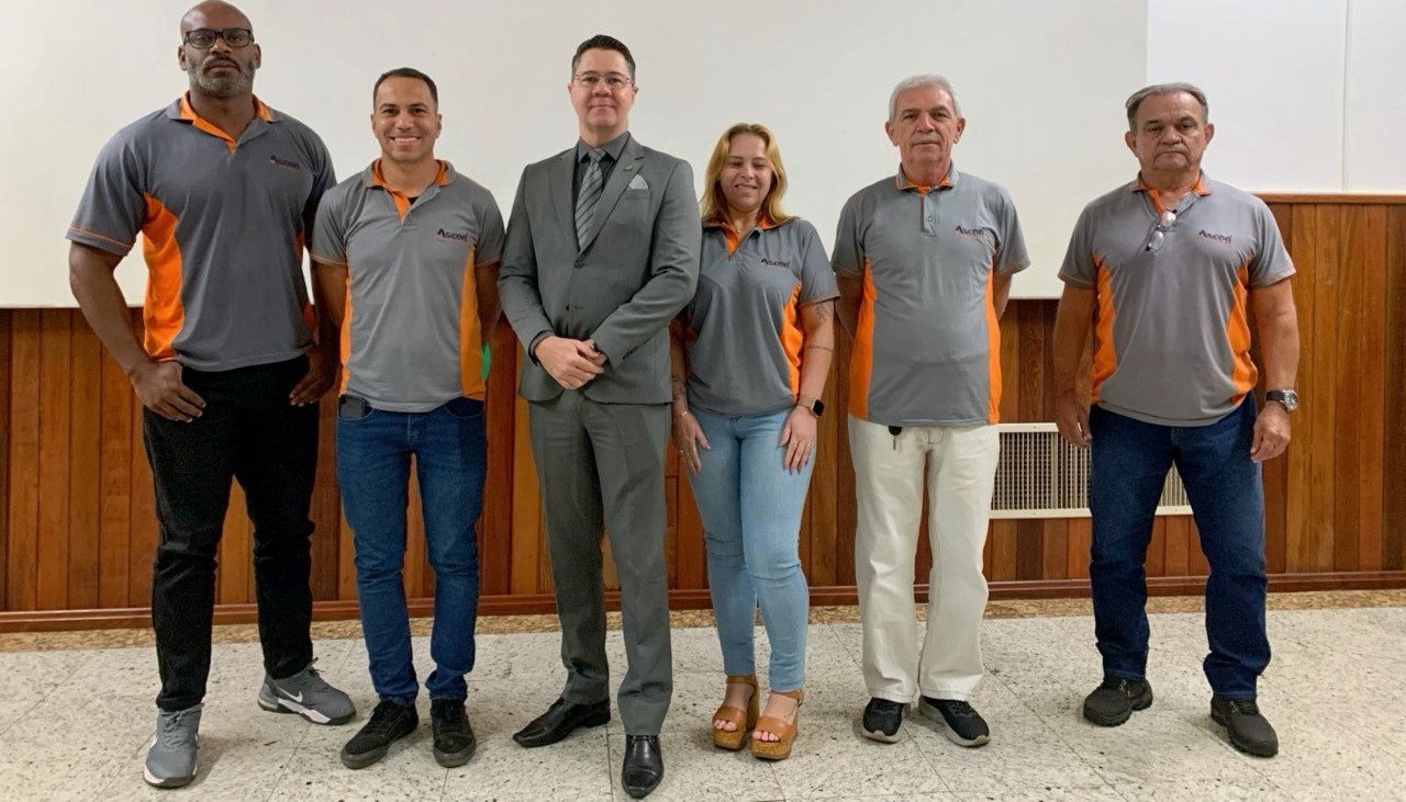 Equipe Ascon recebendo prêmio